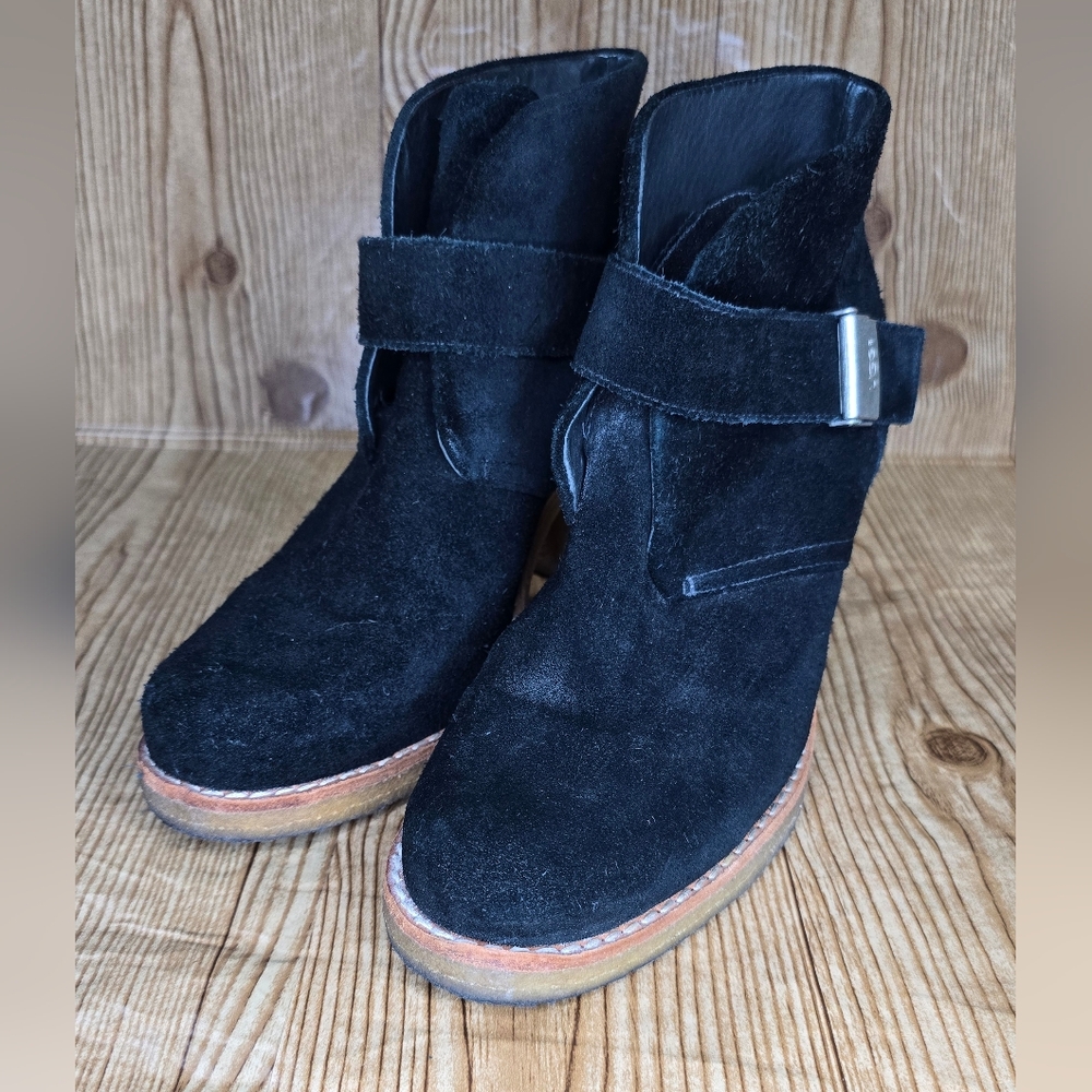 UGG Brienne Black Suede Buckle Ankle Heeled Boots Size 8